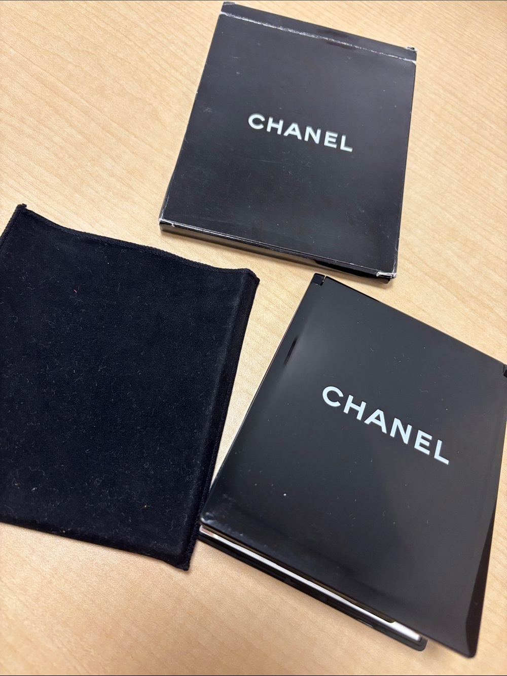 CHANEL Black Compact Makeup mirror with Velvet Pouch